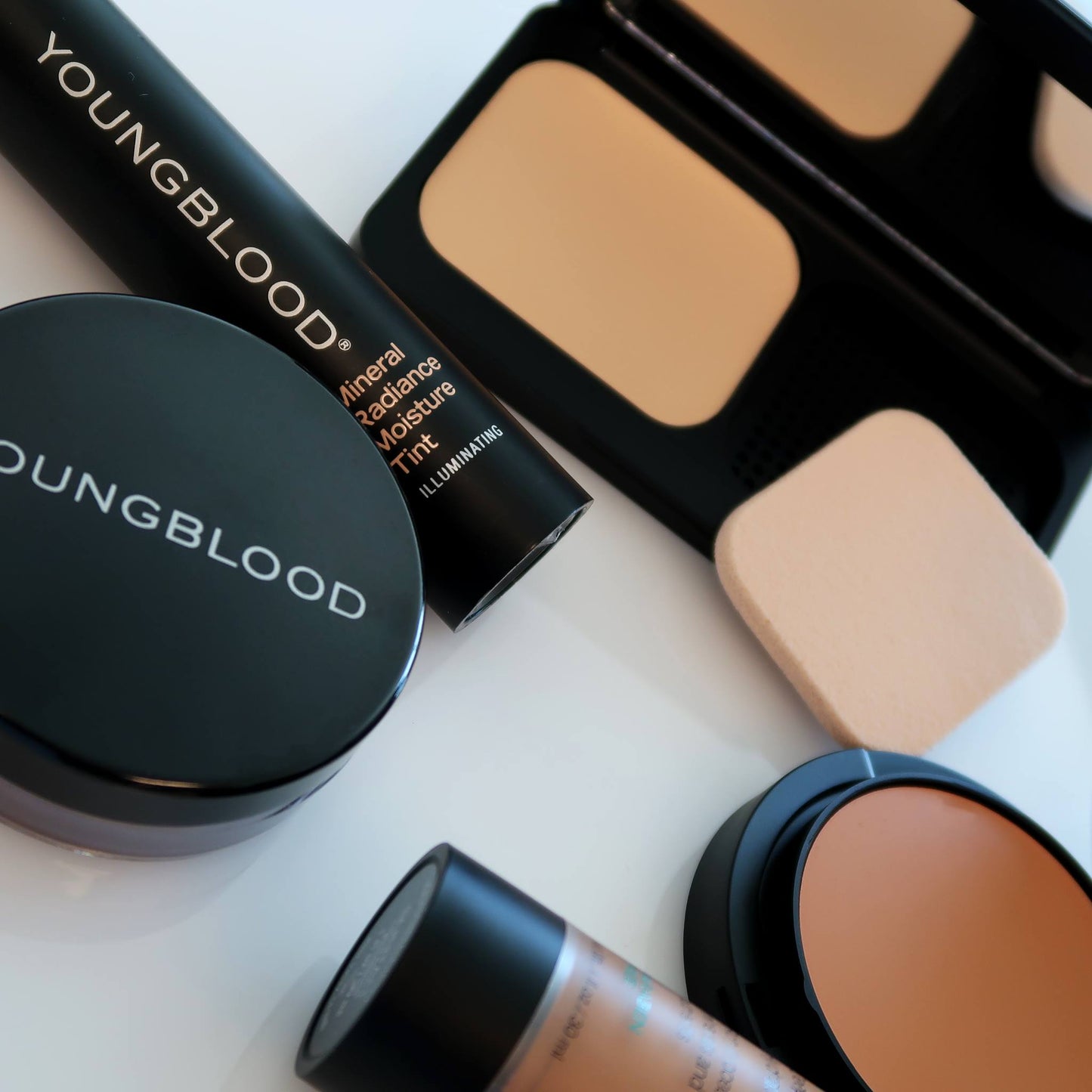 YOUNGBLOOD Pressed Mineral Foundation, Base Mineral Compacta 8gr